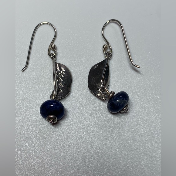 Silpada Vintage VERY RARE Sterling Leaf with Sodalite Bead French Wire E… - Picture 2 of 16